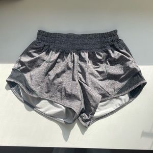 Lululemon Low-Rise Hotty Hot Short 2.5’ Size 2